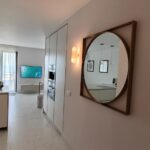 Nice & Simple: Изискан Минимализъм и Светлина в Сърцето на Града