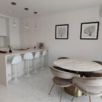 Nice & Simple: Изискан Минимализъм и Светлина в Сърцето на Града
