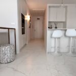 Nice & Simple: Изискан Минимализъм и Светлина в Сърцето на Града