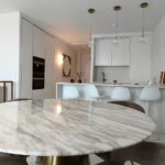 Nice & Simple: Изискан Минимализъм и Светлина в Сърцето на Града